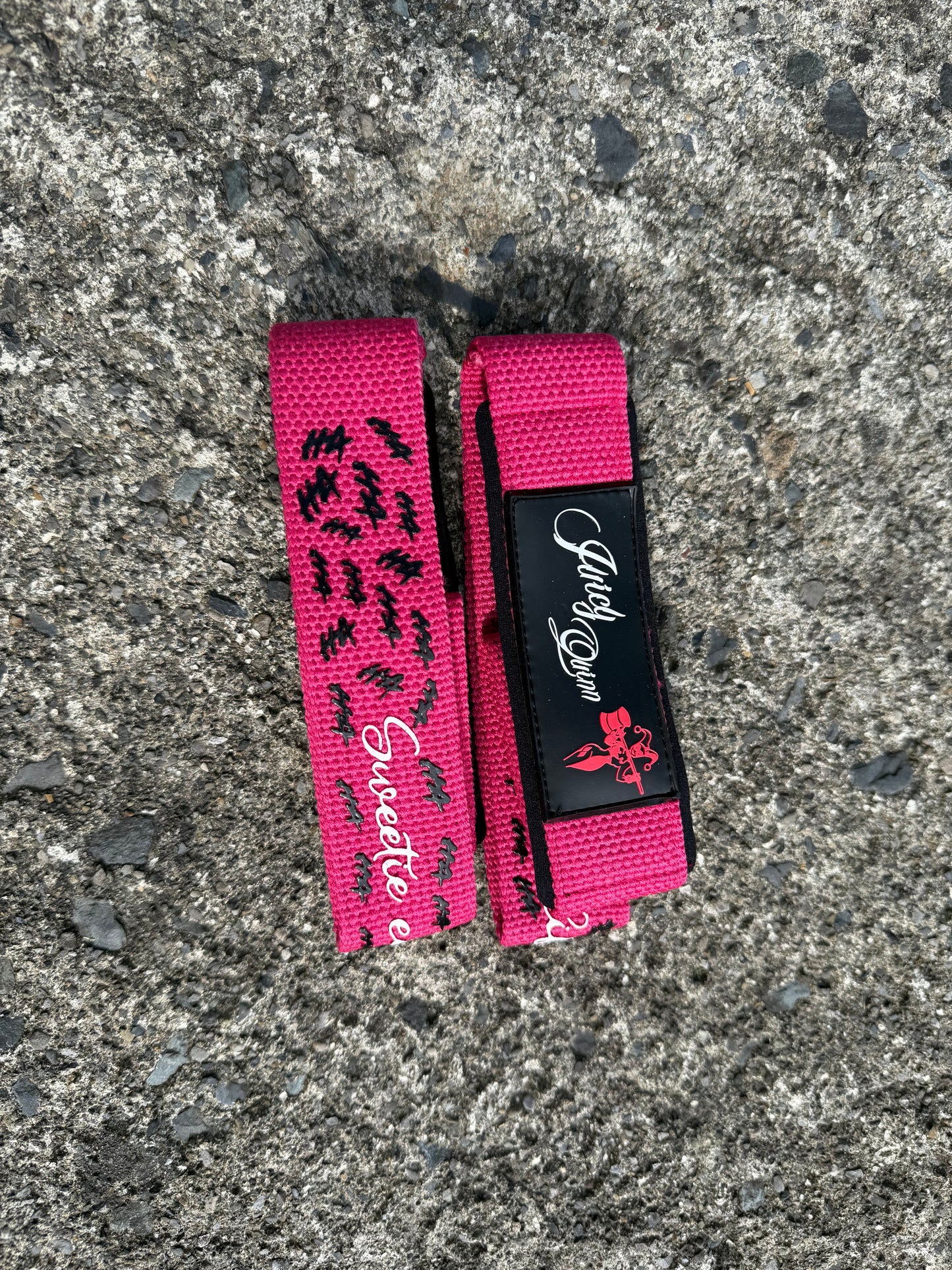 JUICY QUINN | PINK LIFTING STRAPS
